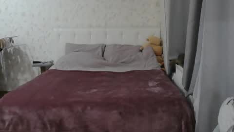 Snapshot of katekalen chatting on 7, 10, 2025 Kate Bunny online show from 7, 10, 2025