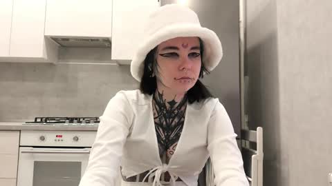 Snapshot of katelynnjenness chatting on 9, 1, 2026 Milana online show from 9, 1, 2026