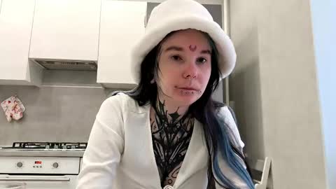 Snapshot of katelynnjenness chatting on 1, 2, 2026 Milana online show from 1, 2, 2026