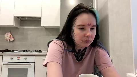 Snapshot of katelynnjenness chatting on 4, 2, 2026 Milana online show from 4, 2, 2026