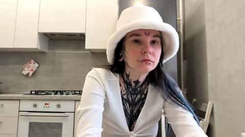 Snapshot of katelynnjenness chatting on 3, 3, 2026 Milana online show from 3, 3, 2026