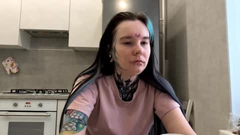 Snapshot of katelynnjenness chatting on 5, 3, 2026 Milana online show from 5, 3, 2026