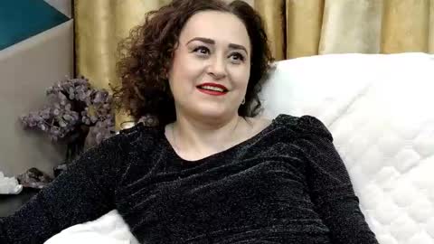 KateQueenston --  online show from 3, 5, 2026