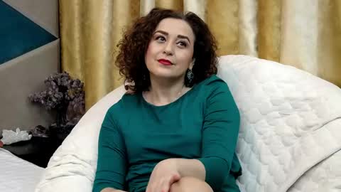 KateQueenston --  online show from 4, 5, 2026