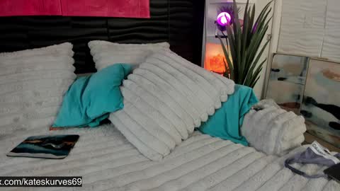 Kates Kurves online show from 3, 2, 2025