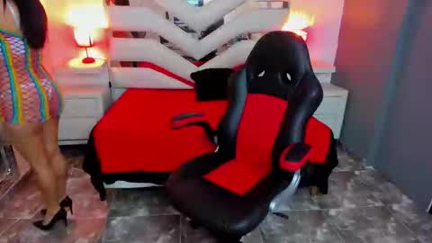 kate Tompson online show from 4, 2, 2026