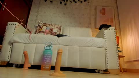 Kathee Saenz online show from 1, 1, 2025