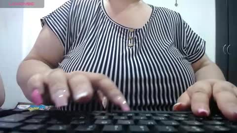 Snapshot of kathybigboobsbbw_ chatting on 21, 1, 2025 kathybigboobsbbw_ online show from 21, 1, 2025