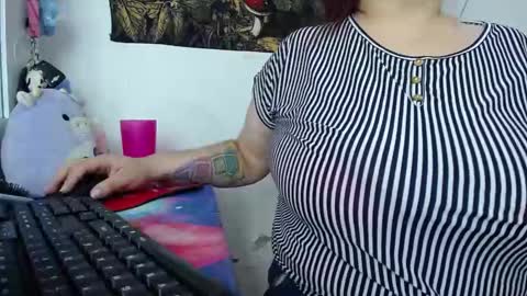 Snapshot of kathybigboobsbbw_ chatting on 6, 3, 2025 kathybigboobsbbw_ online show from 6, 3, 2025