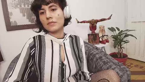 Snapshot of katia_12_ chatting on 2, 3, 2025 katia_12_ online show from 2, 3, 2025