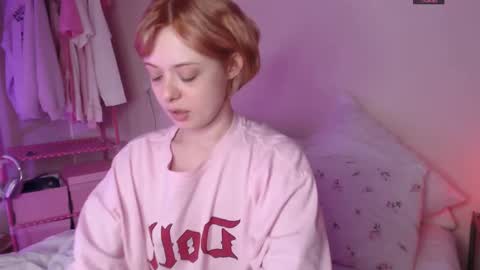 Snapshot of katie_deville chatting on 20, 4, 2026 Katie Deville online show from 20, 4, 2026