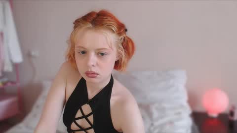 Snapshot of katie_deville chatting on 5, 5, 2026 Katie Deville online show from 5, 5, 2026