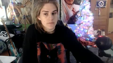 Snapshot of katiecutie_5 chatting on 25, 12, 2024 Katie online show from 25, 12, 2024