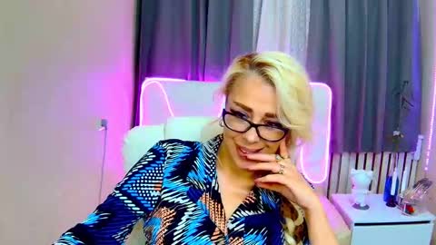 Snapshot of katrinacharm chatting on 10, 9, 2025 katrinacharm online show from 10, 9, 2025
