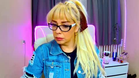 Snapshot of katrinacharm chatting on 15, 9, 2025 katrinacharm online show from 15, 9, 2025