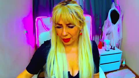 Snapshot of katrinacharm chatting on 10, 10, 2025 katrinacharm online show from 10, 10, 2025