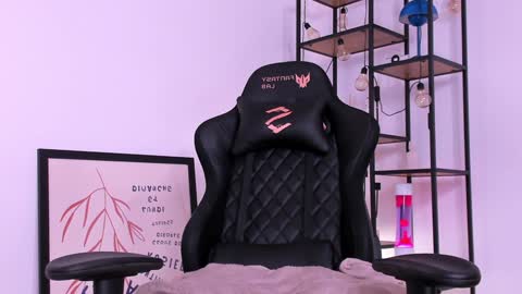 Katrin online show from 5, 1, 2025