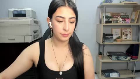 katty_love01 online show from 10, 9, 2025