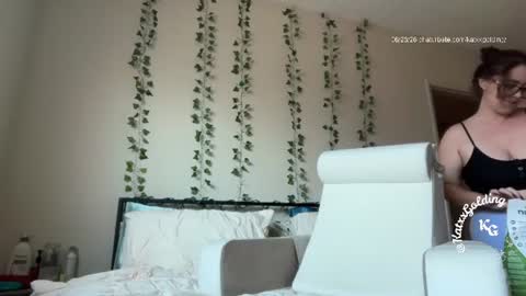 Snapshot of katxxgolding chatting on 24, 6, 2026 Princesse Kat online show from 24, 6, 2026