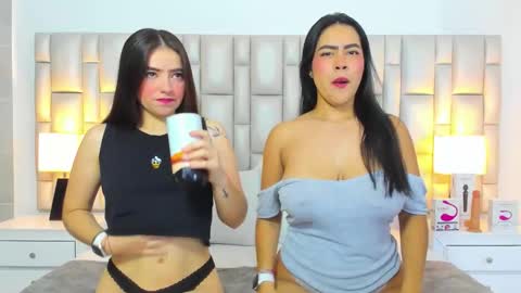 katy blonde girl and paola big boobs online show from 28, 4, 2026