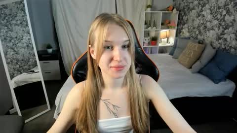 Snapshot of katy_midocalm chatting on 22, 12, 2025 Kate online show from 22, 12, 2025