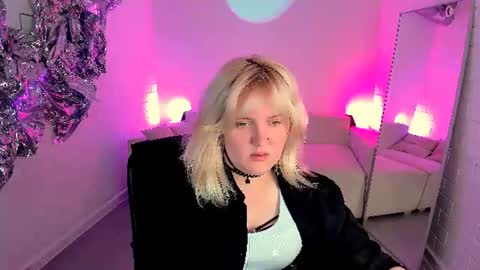 Snapshot of katybriggs chatting on 17, 6, 2026 Katy online show from 17, 6, 2026