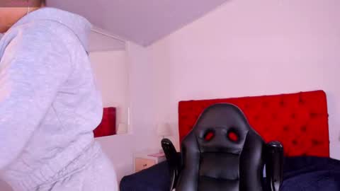 Snapshot of katyortiz chatting on 20, 9, 2025 katyortiz online show from 20, 9, 2025