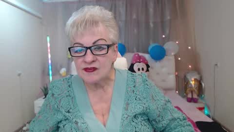 kaylesmoll online show from 8, 10, 2025