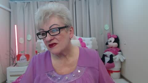 kaylesmoll online show from 8, 4, 2026