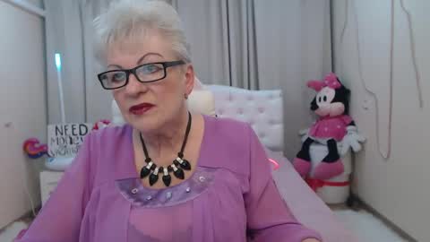 Snapshot of kaylesmoll chatting on 26, 5, 2026 kaylesmoll online show from 26, 5, 2026