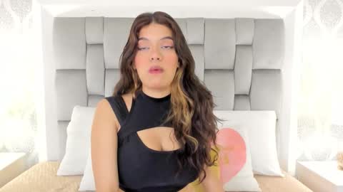 Snapshot of keiira_fox chatting on 3, 2, 2026 Keiira Fox online show from 3, 2, 2026