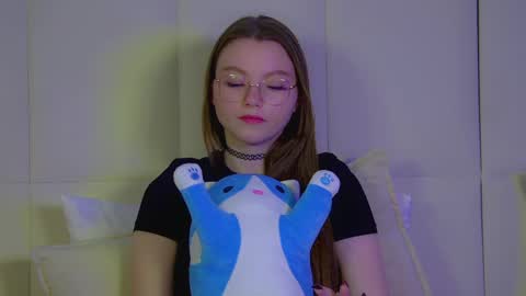 Keira online show from 7, 3, 2025