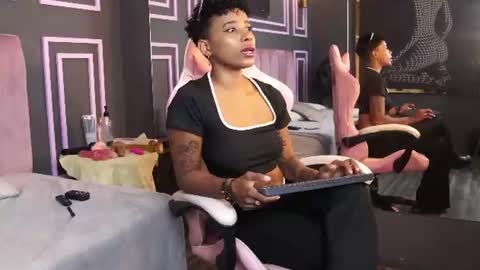 kelly__thomson online show from 7, 7, 2026