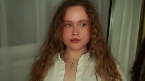 Snapshot of kendraedger chatting on 28, 9, 2025 Kira online show from 28, 9, 2025