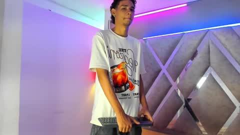 Snapshot of kenix_7 chatting on 7, 11, 2025 kenix online show from 7, 11, 2025