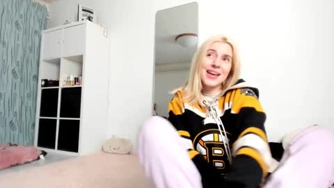 Kenzie online show from 6, 12, 2024