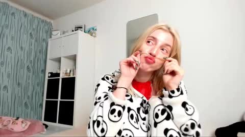 Kenzie online show from 8, 2, 2025