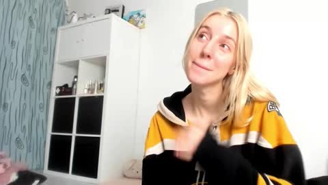 Kenzie online show from 14, 9, 2025