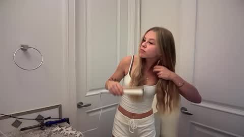 Snapshot of kenziesmithh chatting on 3, 10, 2025 kenziesmithh online show from 3, 10, 2025