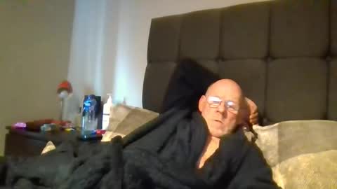 kevlooking4sez online show from 24, 10, 2025