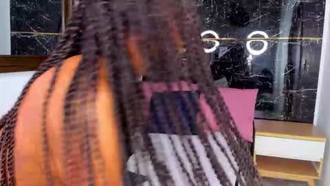 Keyla Knowles online show from 3, 2, 2026