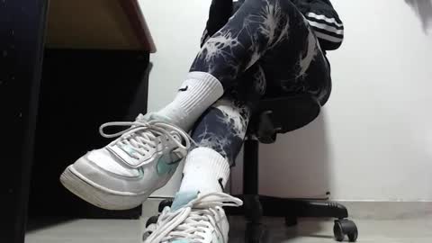     online show from 28, 11, 2025