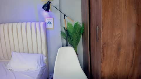khate_smith online show from 8, 5, 2026