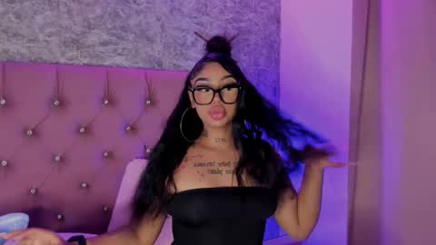 Khelany Isyy  online show from 1, 10, 2025