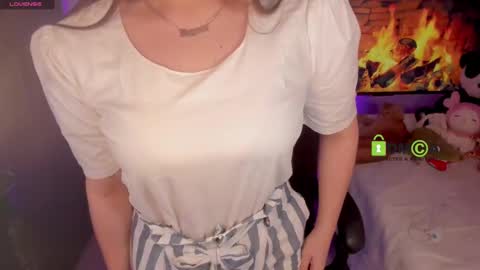 Snapshot of khionebesset chatting on 2, 12, 2024 Khi. online show from 2, 12, 2024