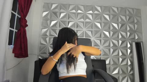 Snapshot of khloe_houston chatting on 18, 12, 2024 Khloe online show from 18, 12, 2024