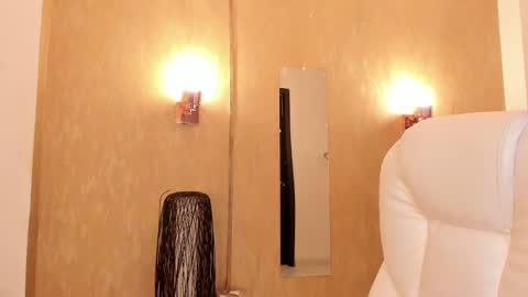 Snapshot of khloe_houston chatting on 18, 2, 2025 Khloe online show from 18, 2, 2025