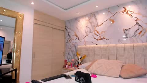 Snapshot of kiana_cream chatting on 13, 5, 2026 N M online show from 13, 5, 2026