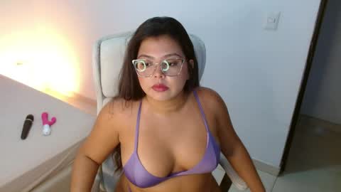 Kiara Evans online show from 8, 4, 2026