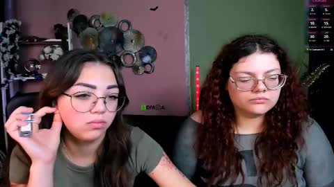 Snapshot of kiki_swan chatting on 5, 12, 2025 kiki_swan online show from 5, 12, 2025